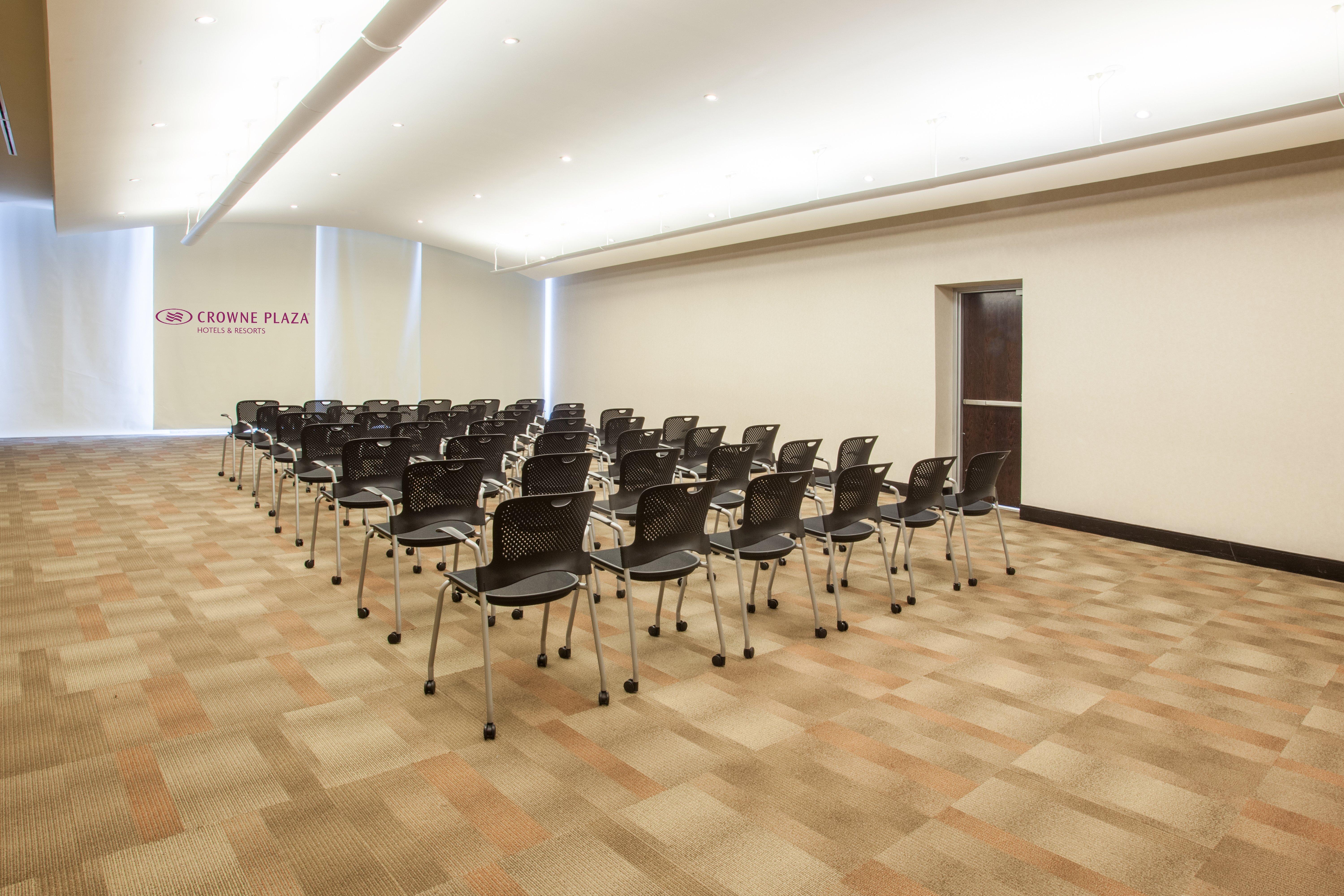 Отель Crowne Plaza Leon By Ihg Экстерьер фото
