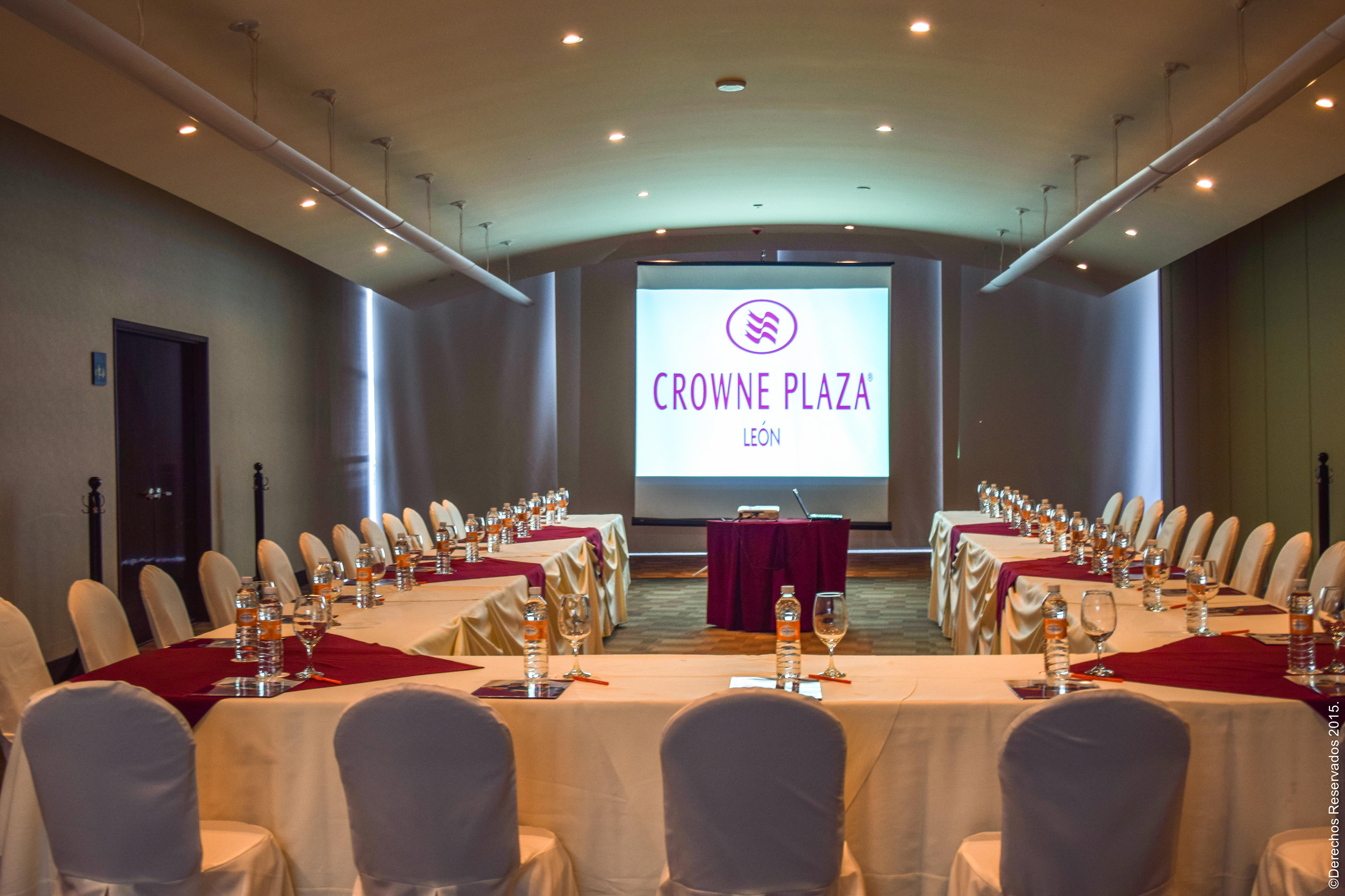 Отель Crowne Plaza Leon By Ihg Экстерьер фото