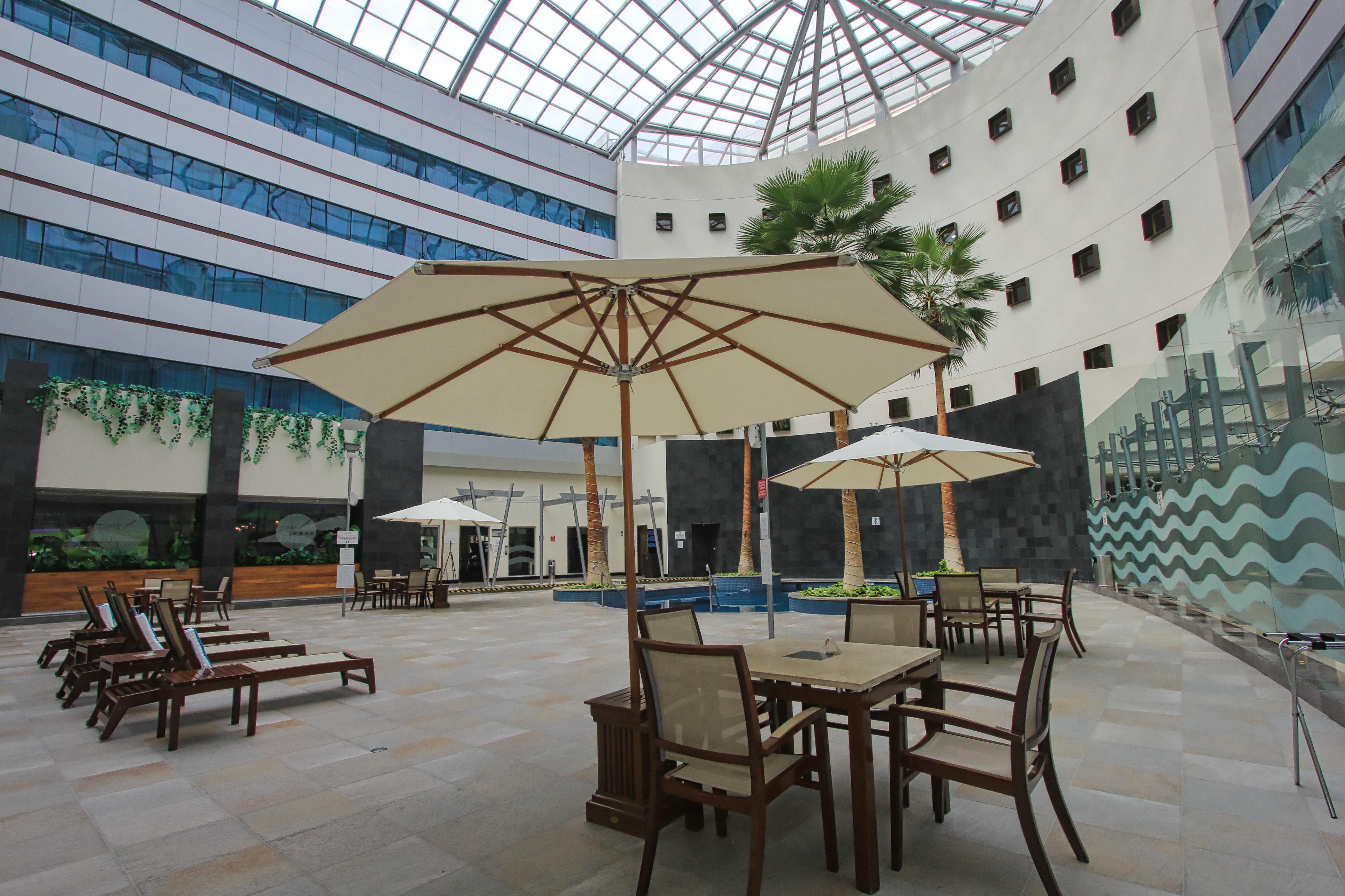 Отель Crowne Plaza Leon By Ihg Экстерьер фото