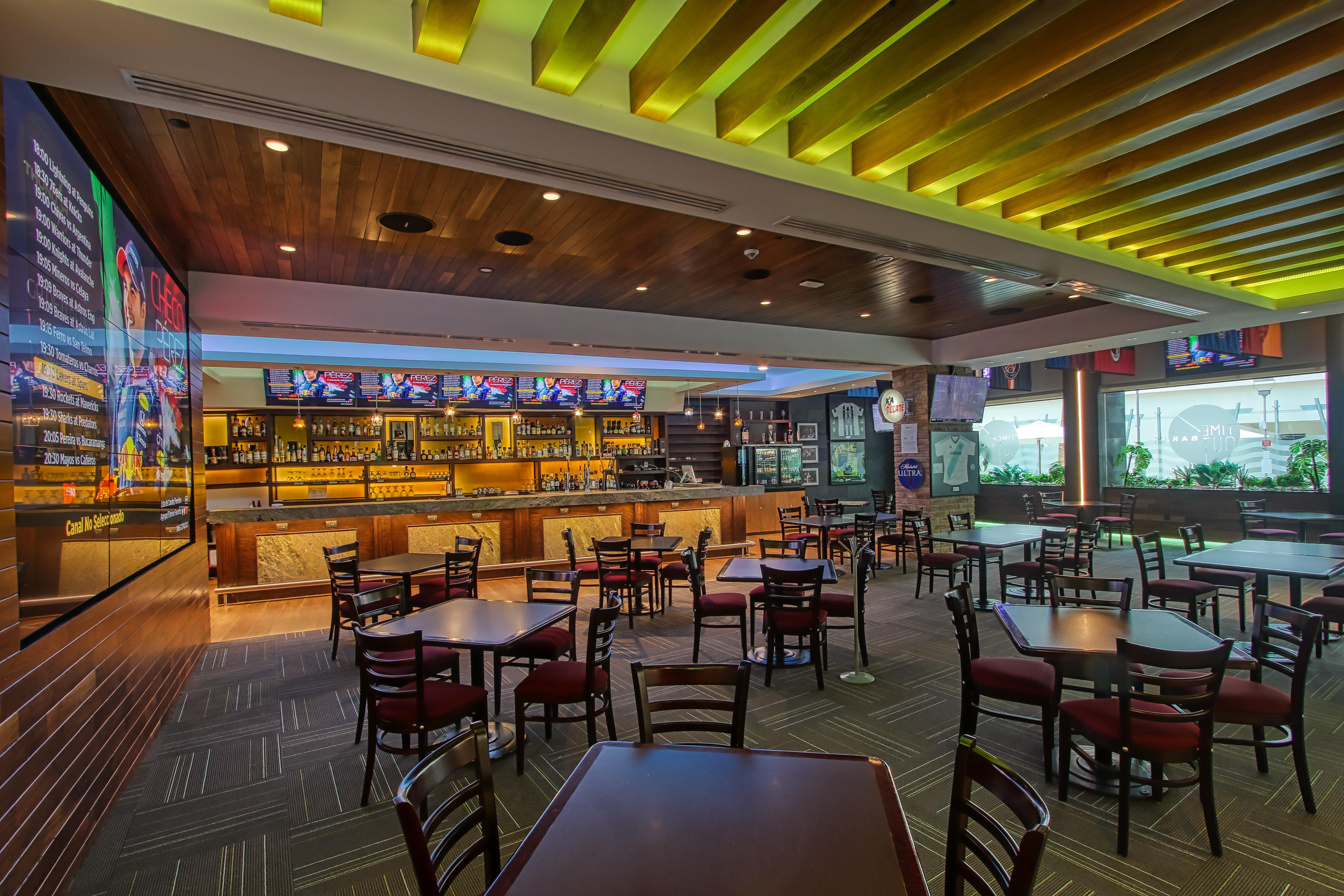 Отель Crowne Plaza Leon By Ihg Экстерьер фото