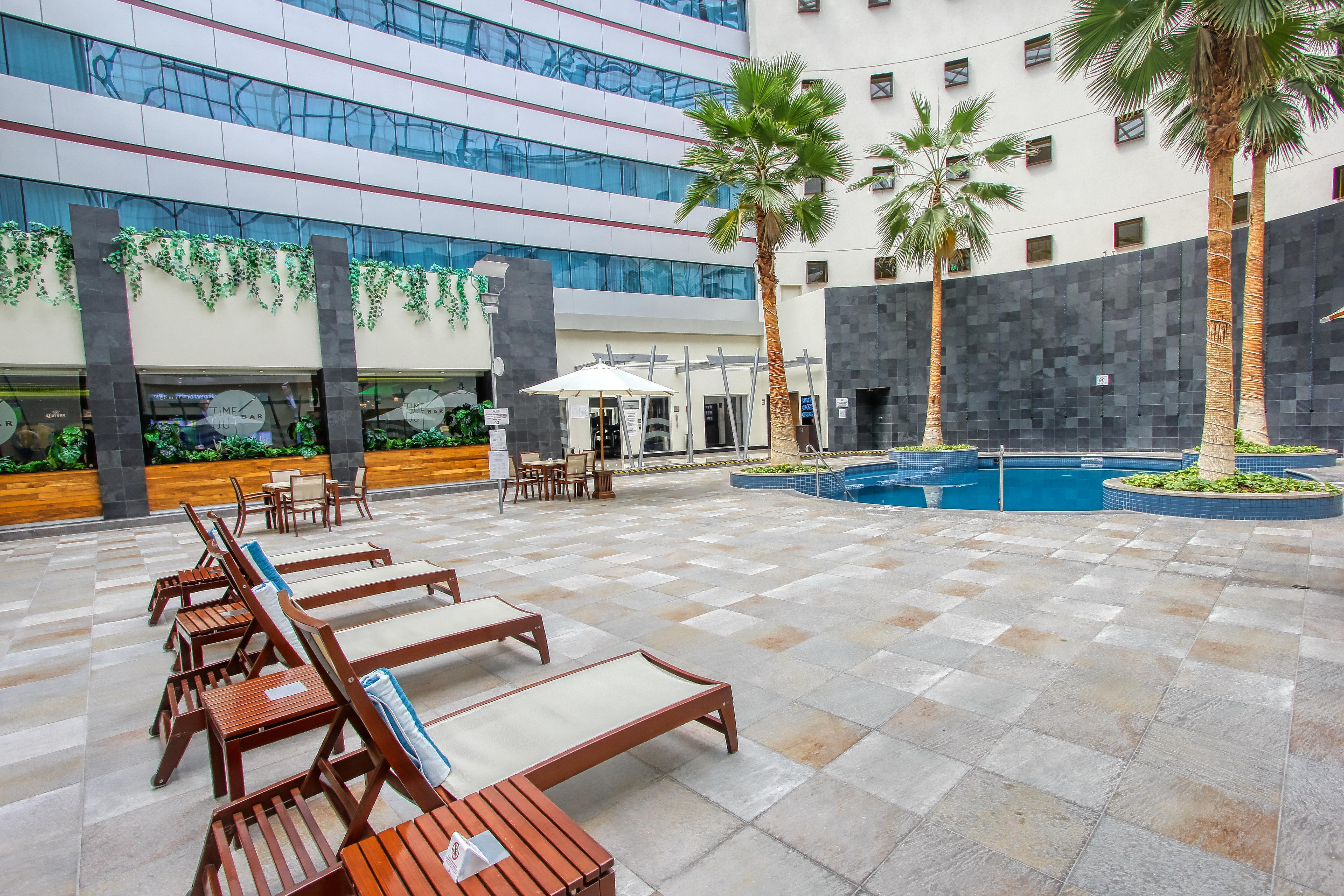 Отель Crowne Plaza Leon By Ihg Экстерьер фото