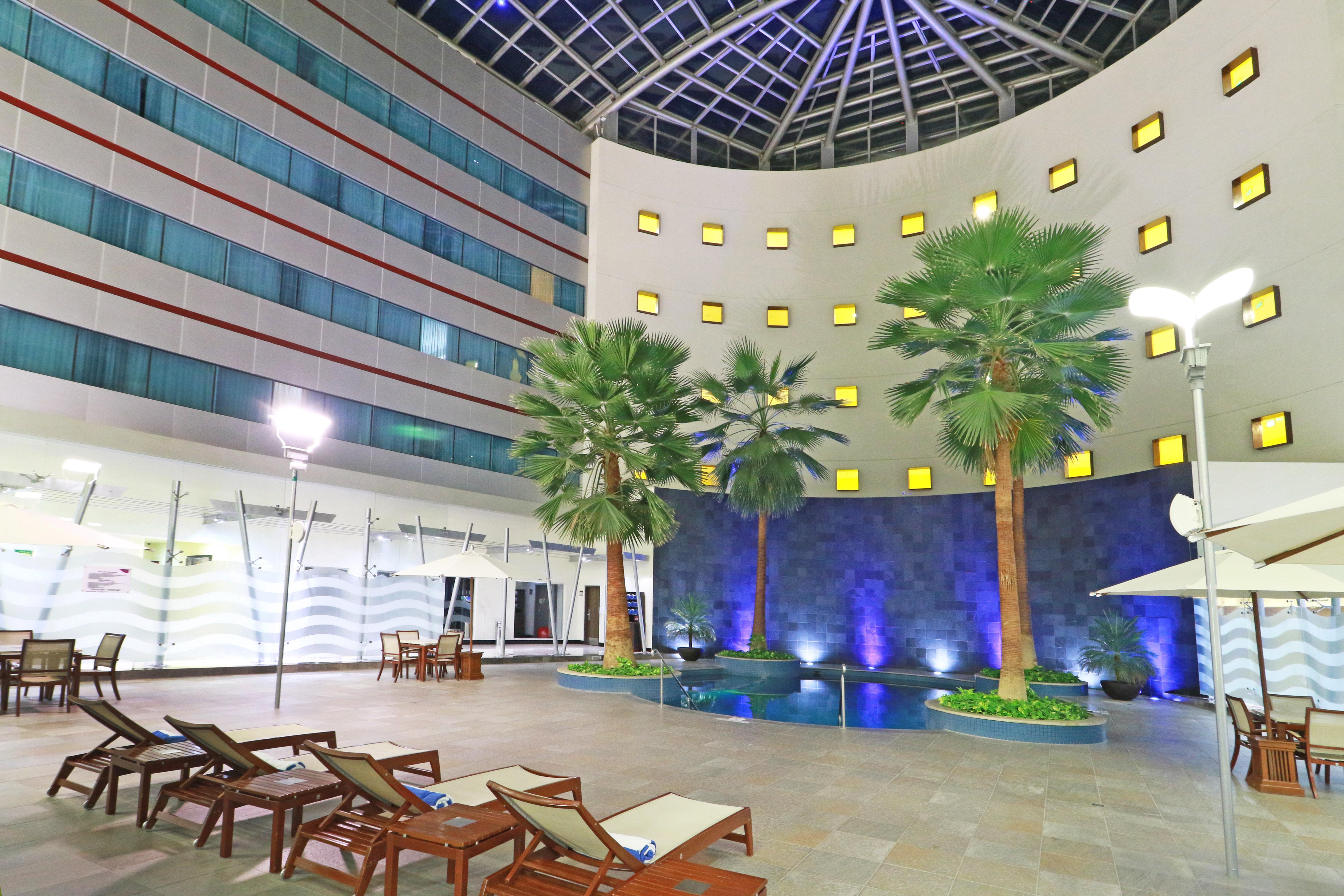 Отель Crowne Plaza Leon By Ihg Экстерьер фото