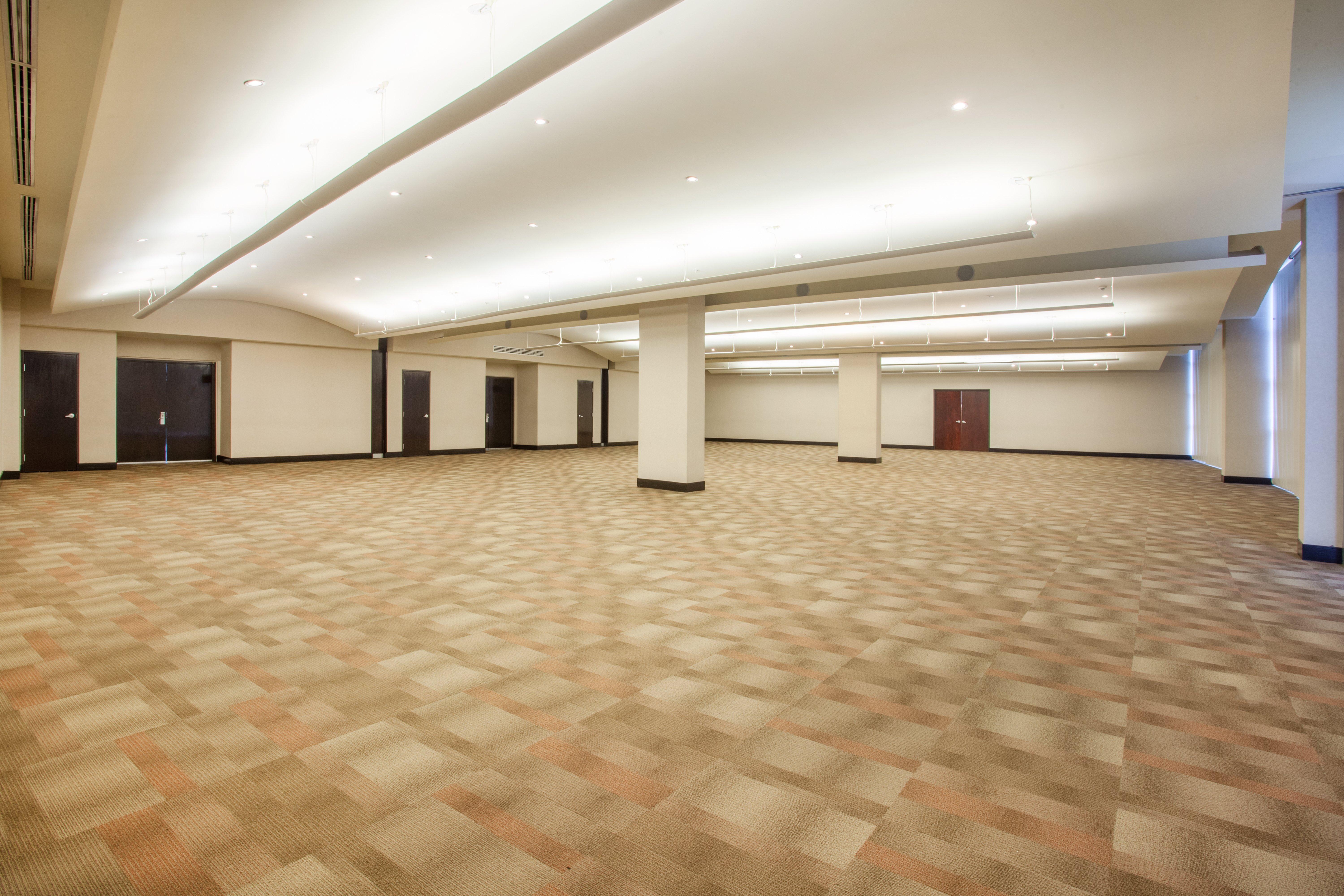 Отель Crowne Plaza Leon By Ihg Экстерьер фото