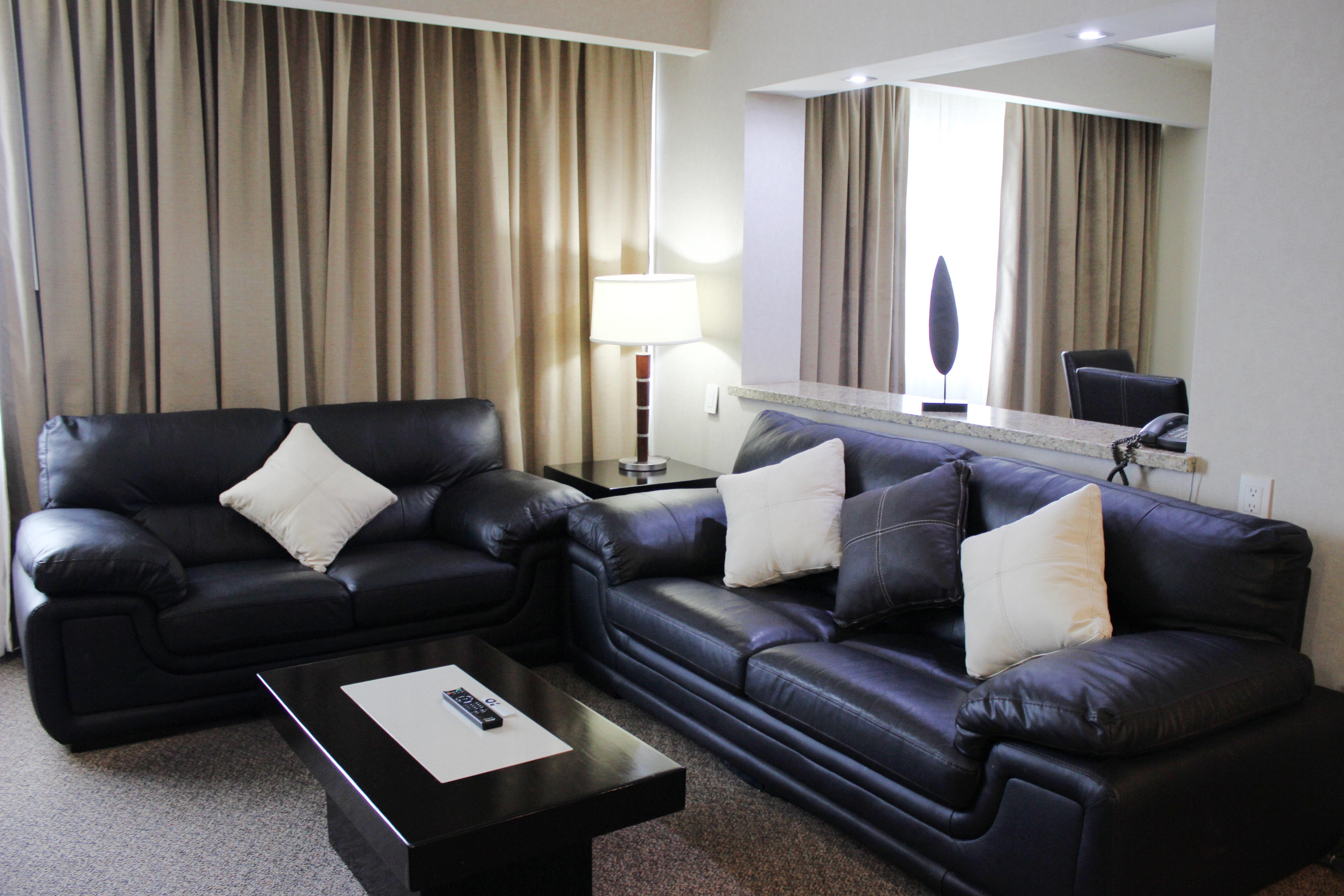 Отель Crowne Plaza Leon By Ihg Экстерьер фото