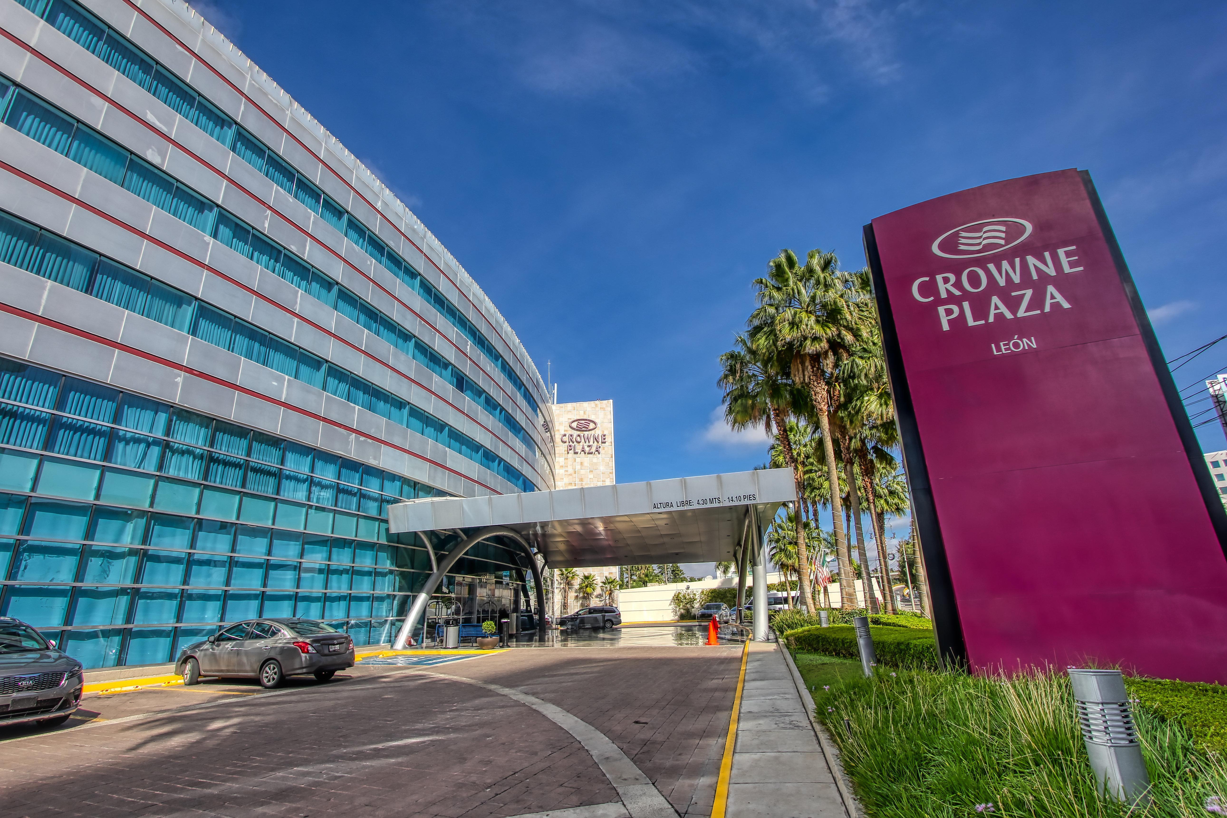 Отель Crowne Plaza Leon By Ihg Экстерьер фото