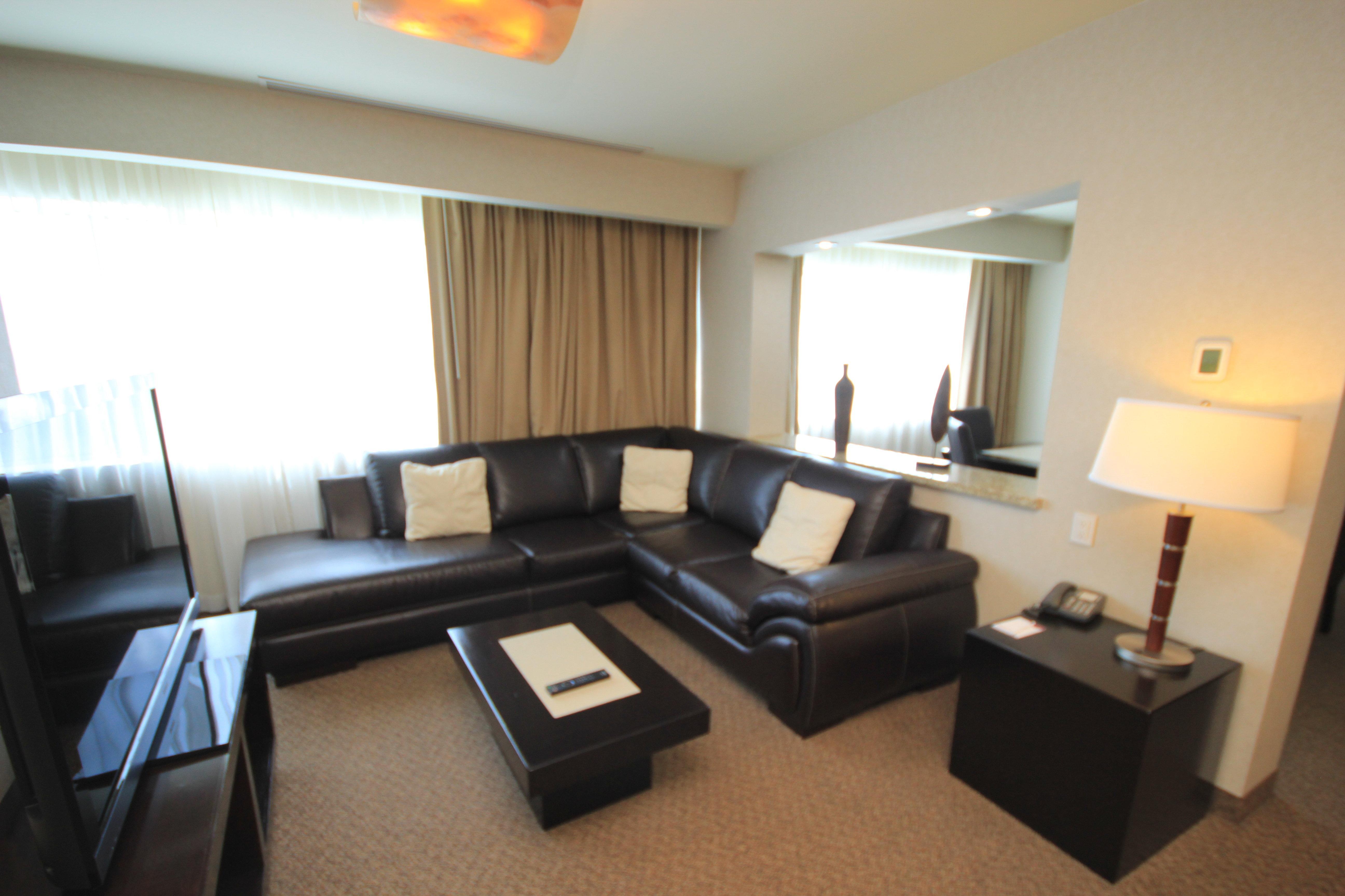 Отель Crowne Plaza Leon By Ihg Экстерьер фото