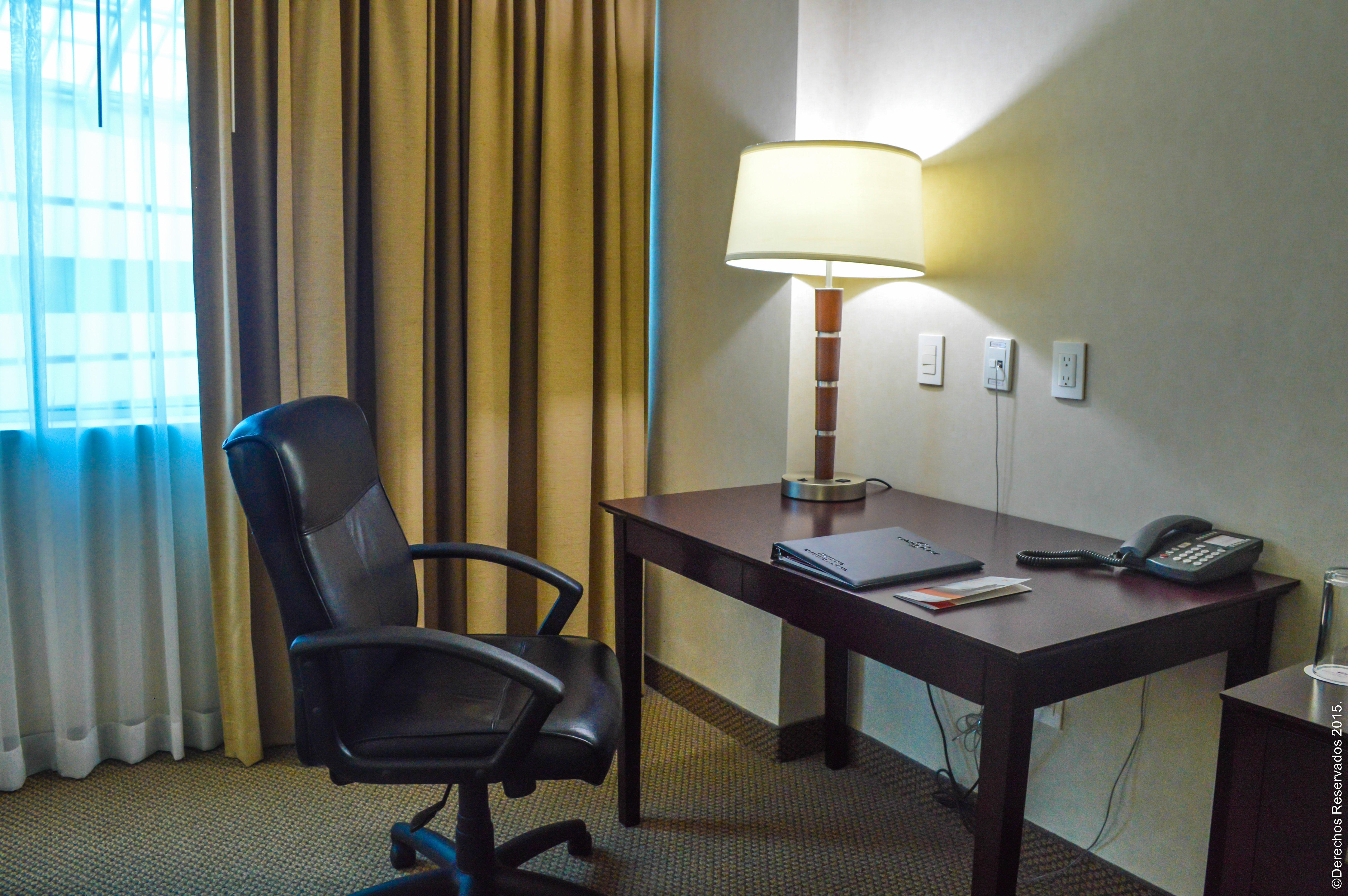 Отель Crowne Plaza Leon By Ihg Экстерьер фото