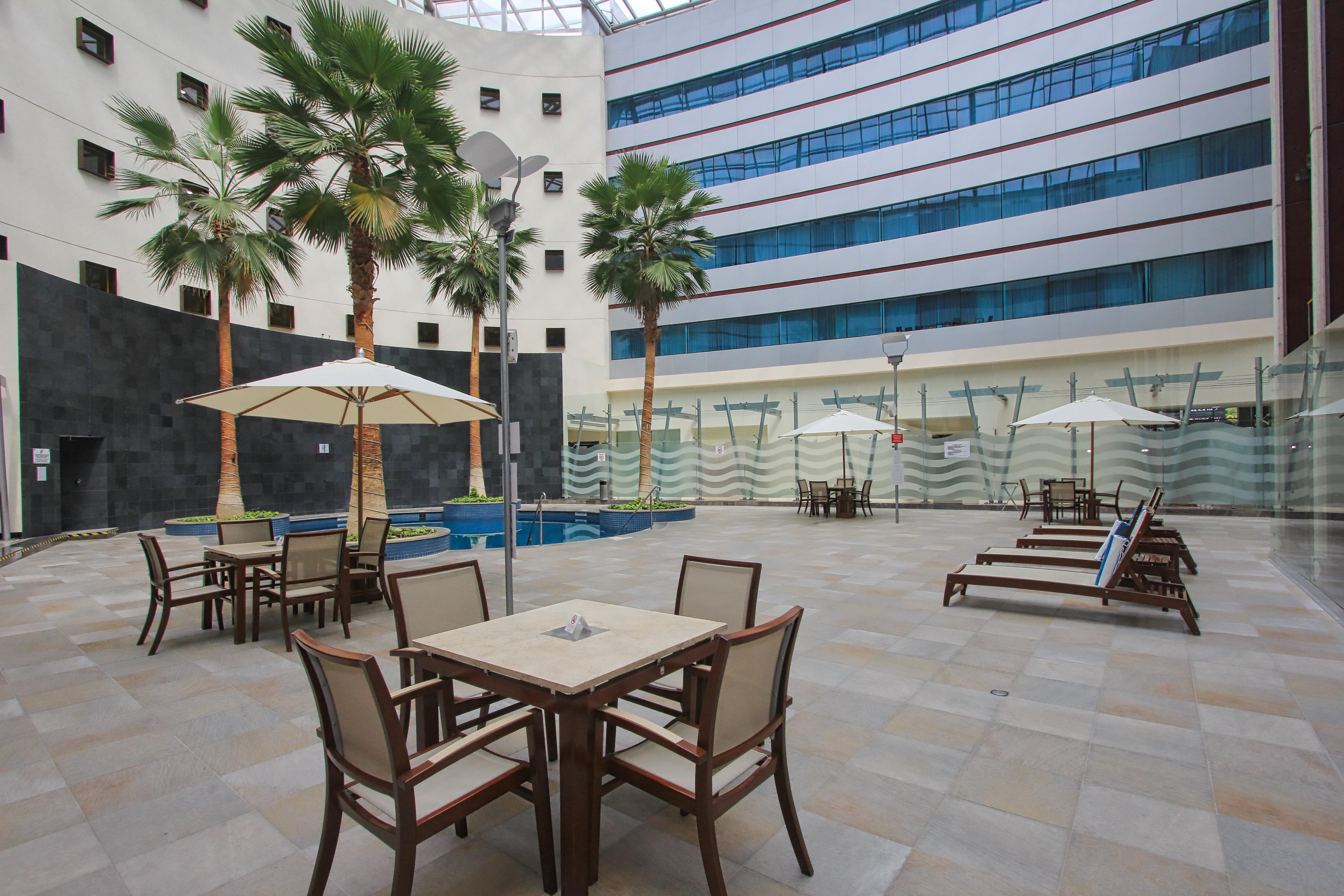 Отель Crowne Plaza Leon By Ihg Экстерьер фото