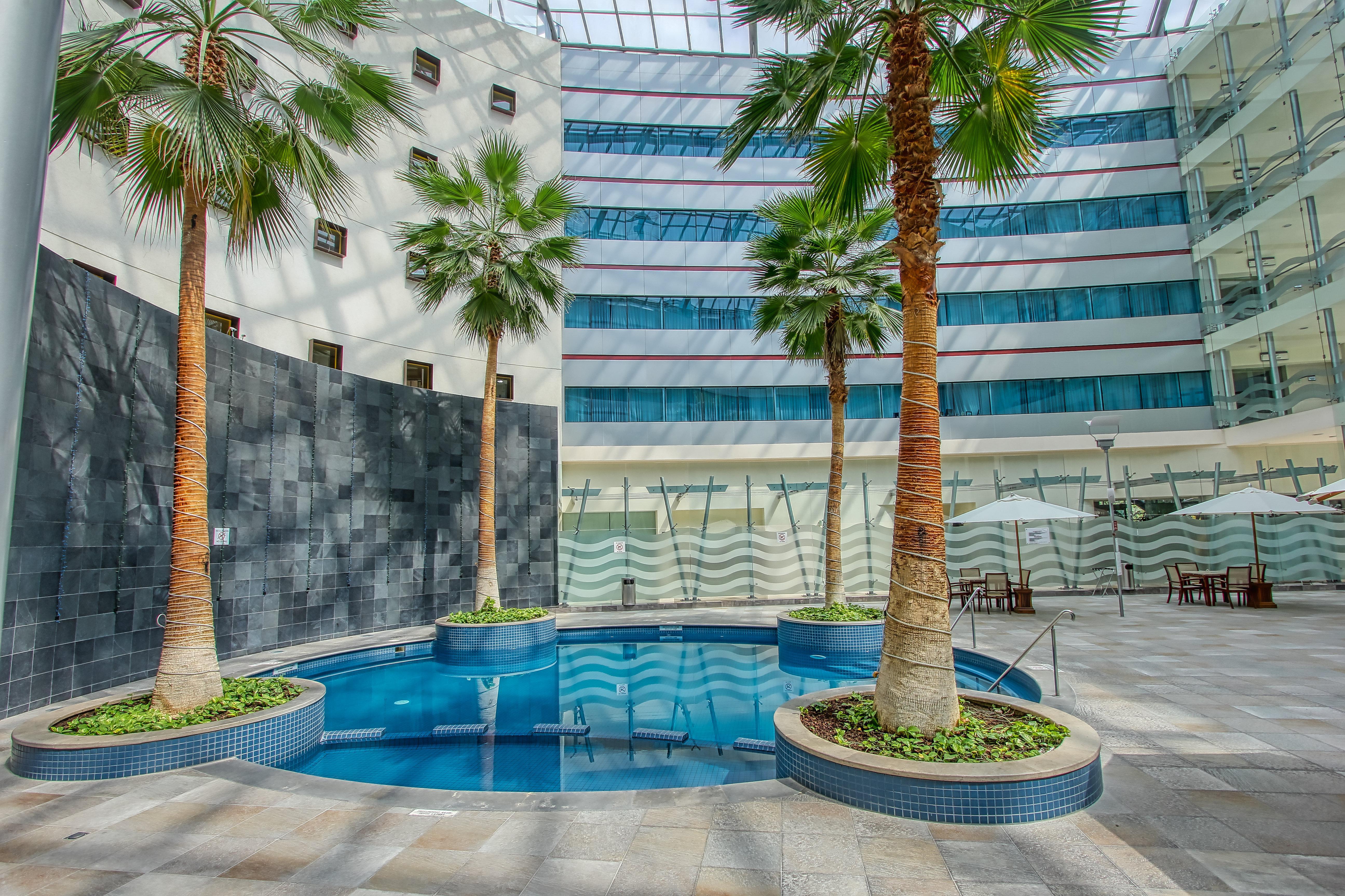 Отель Crowne Plaza Leon By Ihg Экстерьер фото